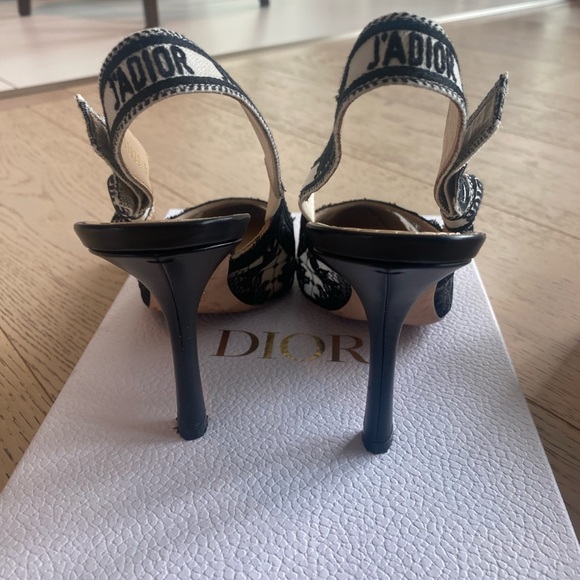 Christian Dior J' DIOR SLINGBACK PUMP in Roses Lace Embroidery - Picture 5 of 16